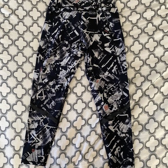Zero Gravity Leggings - Picture 2 of 10